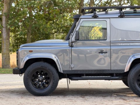 Land Rover Defender 2.2 Defender 90 XS Hard Top TD 4WD 5dr 42