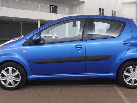 Toyota Aygo 1.0 Aygo Blue VVT-i Semi-Auto 5dr 12