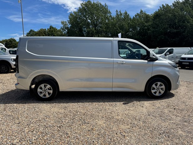 Ford Transit Custom LWB L2H1 [SOLD CM] Low Roof Limited 300 Air Con Alloys Cam Sensors EURO 6 5