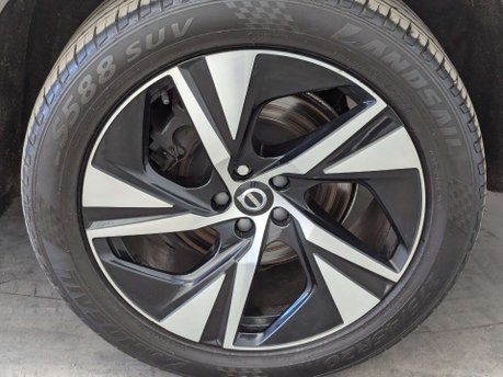 Volvo XC90 2.0 XC90 + B5 MHEV AWD Auto 4WD 5dr 31