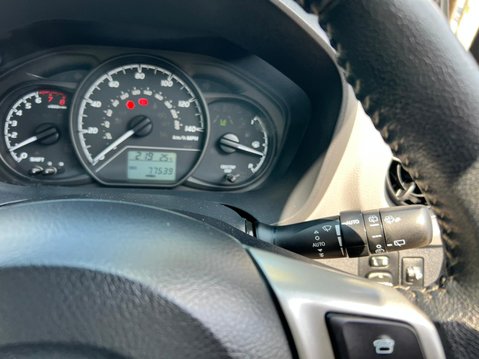 Toyota Yaris VVT-I ACTIVE 39