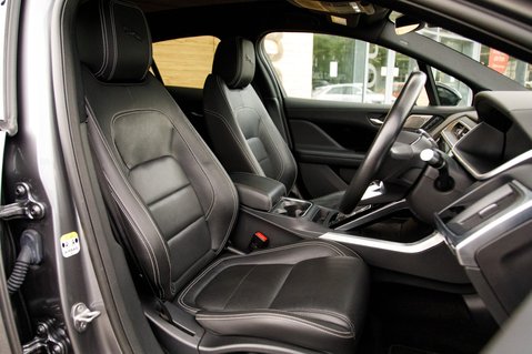Jaguar I-Pace BLACK 40