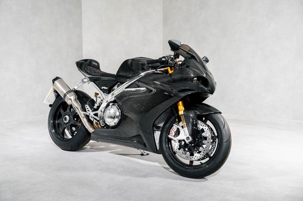 Norton V4 SV. CARBON FIBRE BODYWORK. ÖHLINS SUSPENSION. CARBON BST WHEELS. 1
