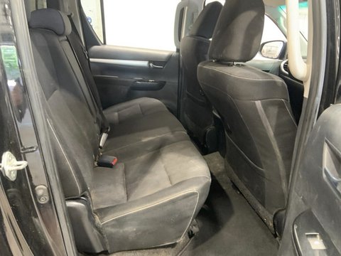 Toyota Hilux INVINCIBLE 4WD D-4D DCB 14