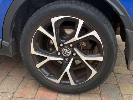 Toyota C-HR 1.8 VVT-h Design SUV 5dr Petrol Hybrid CVT Euro 6 (s/s) (122 ps) 10