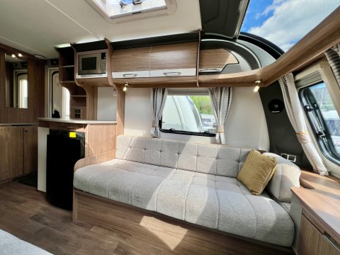 Coachman VIP 460  12
