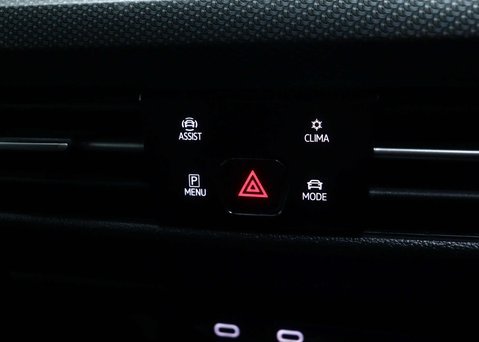 Volkswagen Golf 1.5 eTSI MHEV R-Line Hatchback 5dr Petrol Hybrid DSG Euro 6 (s/s) (150 ps) 31