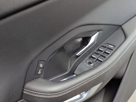 Jaguar E-Pace 2.0 E-Pace R-Dynamic D 4X2 5dr 82