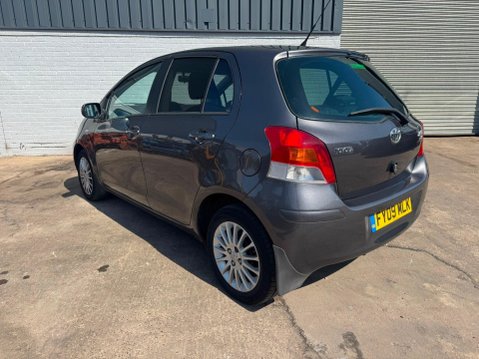 Toyota Yaris 1.33 Dual VVT-i SR Euro 4 (s/s) 5dr 4