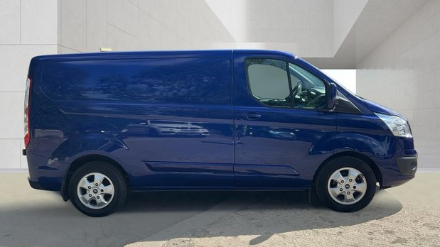 Ford Transit Custom SWB L1H1 Low Roof Limited Air Con Alloys Sensors EURO 6 NO VAT 3