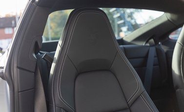 Porsche 911 Carrera 4S (992) 13