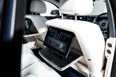 Rolls-Royce Ghost V12. STARLIGHT. H, C & M SEATS. REAR ENTERTAINMENT. HUD. A/CRUISE CONTROL 33