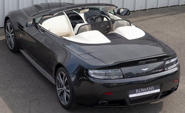 Aston Martin V12 Vantage S Roadster 9