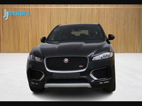 Jaguar F-Pace 3.0 D300 V6 S SUV 5dr Diesel Auto AWD Euro 6 (s/s) (300 ps) 4