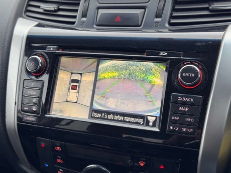 Nissan Navara 2.3 Navara Tekna dCi 4WD 5dr 26