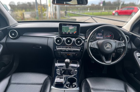 Mercedes-Benz C Class C200 SE PETROL 4 Door 33