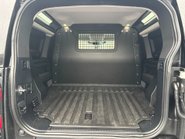 Land Rover Defender 90 D200 Hard Top MHEV 11