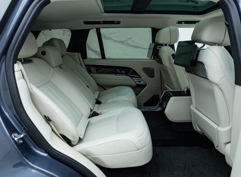 Land Rover Range Rover P460e Autobiography LWB 19
