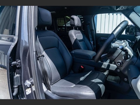 Land Rover Defender 3.0 Defender X-Dynamic HSE D MHEV Auto 4WD 5dr 10
