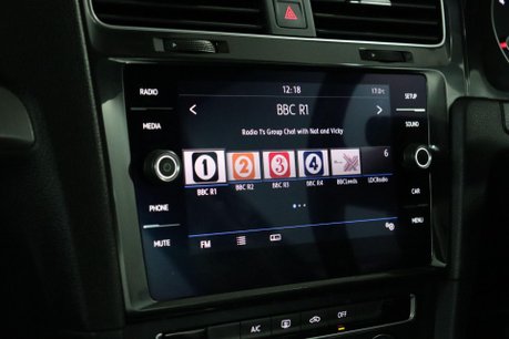 Volkswagen Golf S TSI 30