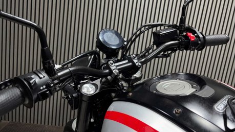 Yamaha XSR700 700 XTRIBUTE 2020 ONLY 5K AKRAPOVIC EXHAUST MODERN RETRO A2 49