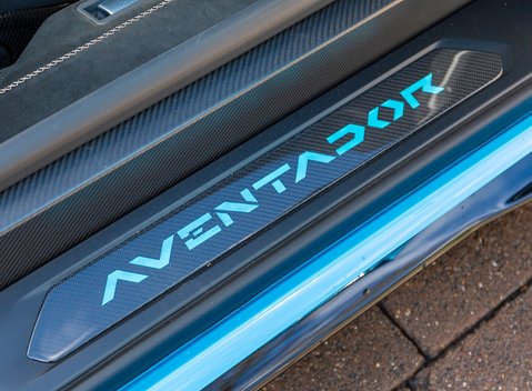 Lamborghini Aventador SVJ LP 770-4 Roadster 25