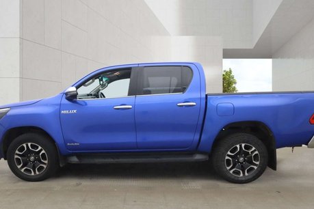Toyota Hilux 2.8 D-4D Invincible Pickup Double Cab 4dr Diesel Auto 4WD Euro 6 (s/s) (204 5