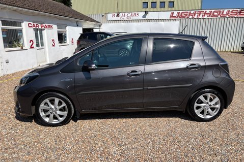 Toyota Yaris T SPIRIT HYBRID.. AUTOMATIC.. 13 SERVICES..1 PREVIOUS KEEPER.. £20 R/TAX 9