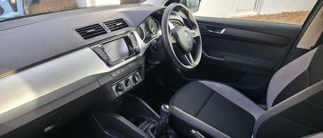 Skoda Fabia 1.2 SE TSI LOOK! £20.00 R/TAX .. 6 MAIN DEALER SERVICES! 1 OWNER..P/SENSORS 1