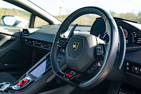 Lamborghini Huracan LP640-4 EVO 13