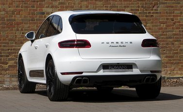 Porsche Macan Turbo 6