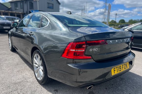 Volvo S90 2.0 T4 MOMENTUM PLUS AUTO 5