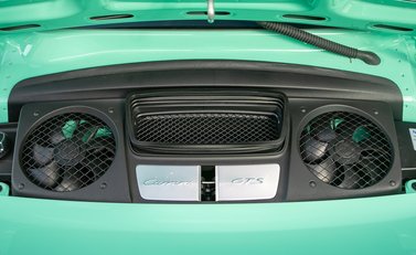 Porsche 911 (991) Carrera GTS 29