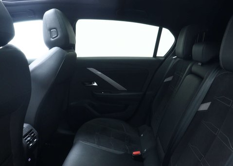 Vauxhall Astra 1.2 Turbo Ultimate Hatchback 5dr Petrol Auto Euro 6 (s/s) (130 ps) 54