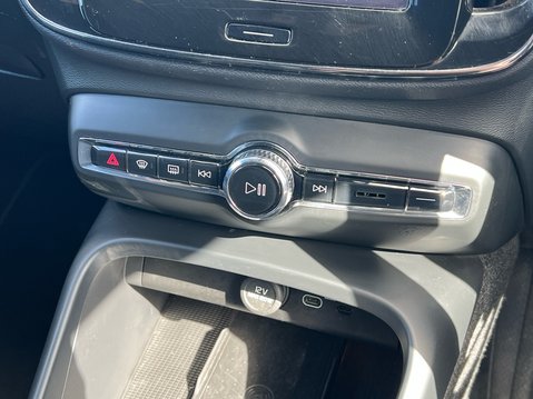 Volvo XC40 B4 PLUS AWD MHEV 26