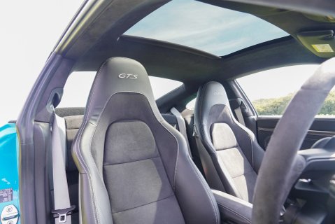 Porsche 911 CARRERA GTS 10