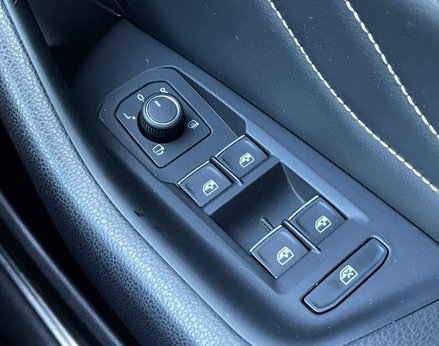 Volkswagen Passat 1.5 Passat R-Line TSi Evo 5dr 67