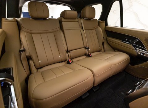 Land Rover Range Rover P400 HSE 11