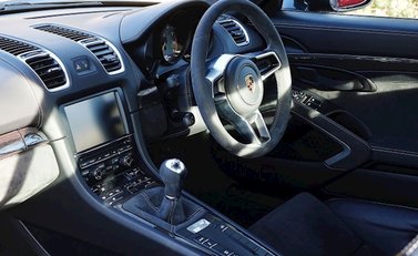 Porsche Cayman GT4 10