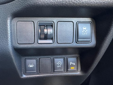 Nissan Qashqai 1.5 dCi n-tec 2WD Euro 5 (s/s) 5dr 23