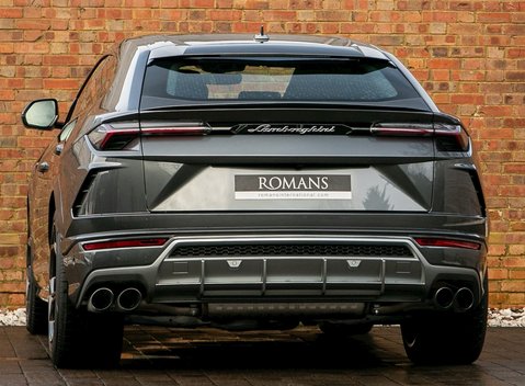Lamborghini Urus 3