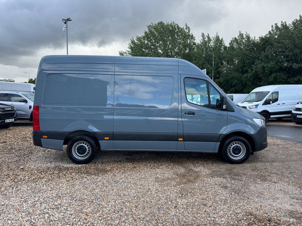 Mercedes-Benz Sprinter AUTO MWB L2H2 High Roof 315 Pro Air Con Camera EURO 6 5