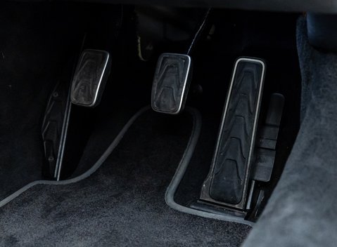 Aston Martin Vantage 007 Edition 28