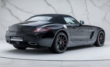 Mercedes-Benz SLS AMG ROADSTER 8