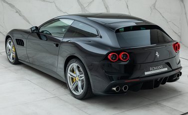 Ferrari GTC4 Lusso V12 12