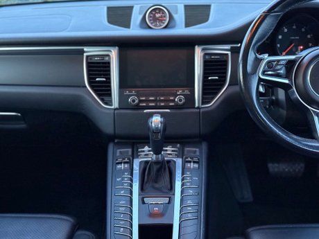 Porsche Macan 2.0 Macan Semi-Auto 4WD 5dr 9