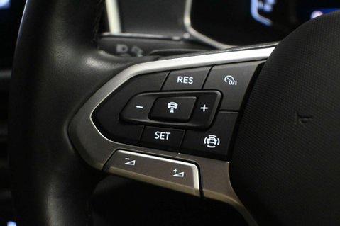 Volkswagen T-Roc 1.5 T-Roc Style TSI Semi-Auto 5dr 16