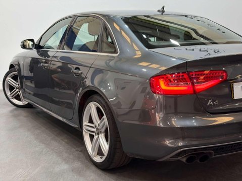 Audi A4 2.0 TFSI S line Saloon 4dr Petrol S Tronic quattro Euro 5 (s/s) (211 ps) 19