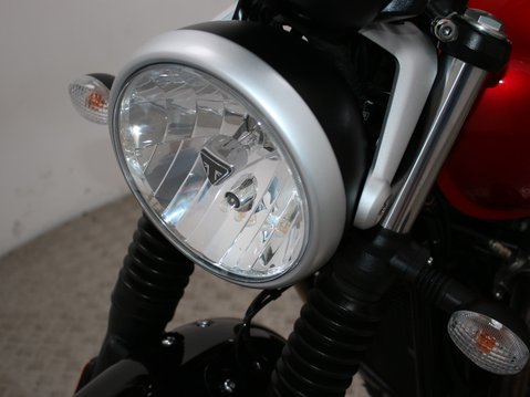 Triumph Street Twin BONNEVILLE STREET TWIN 15
