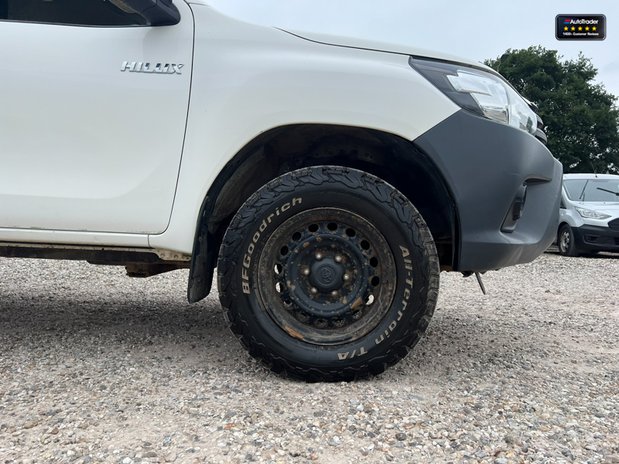 Toyota Hilux Crew Cab 4X4 Active 4WD Air Con Rear Camera EURO 6 NO VAT 17